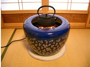 和室の暖房にぴったり！火鉢型ハロゲンヒーターが面白い: 和室にメトロ 